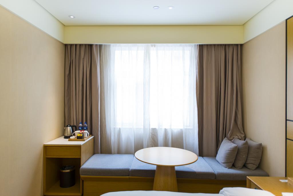Ji Xie Tu Road Hotel